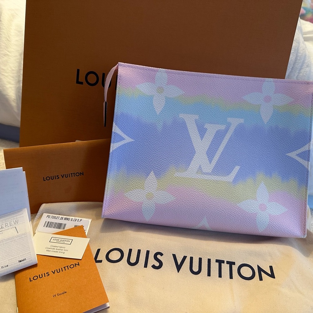 Louis Vuitton BNWT limited Escale Toiletry 26